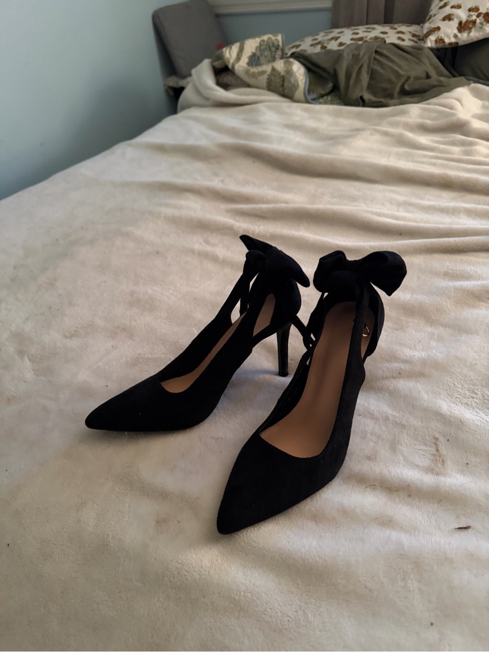Women's Black Pointed-Toe Bow Ankle-Strap Heels